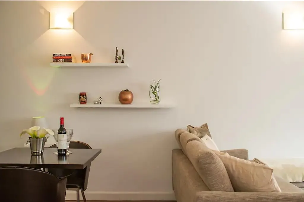 Adderley, Fantastic City Centre Pad - No Loadshedding Cape Town Daire