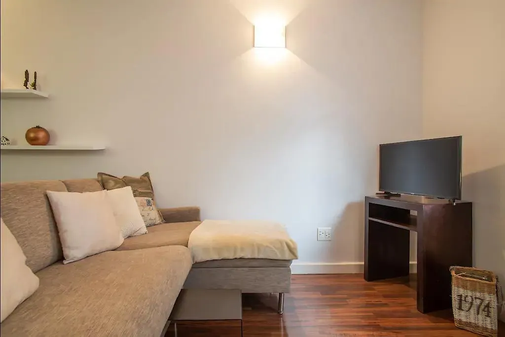 Daire Adderley, Fantastic City Centre Pad - No Loadshedding Cape Town Güney Afrika