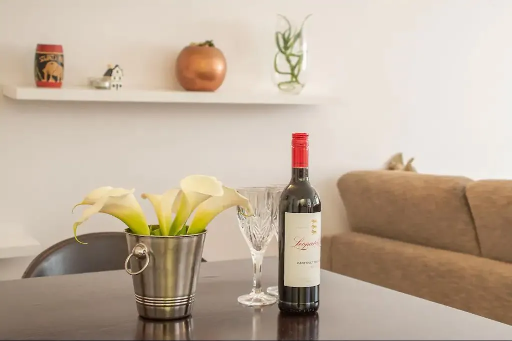 Adderley, Fantastic City Centre Pad - No Loadshedding Cape Town
