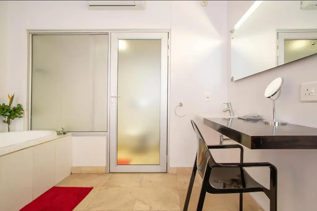Adderley, Fantastic City Centre Pad - No Loadshedding Cape Town
