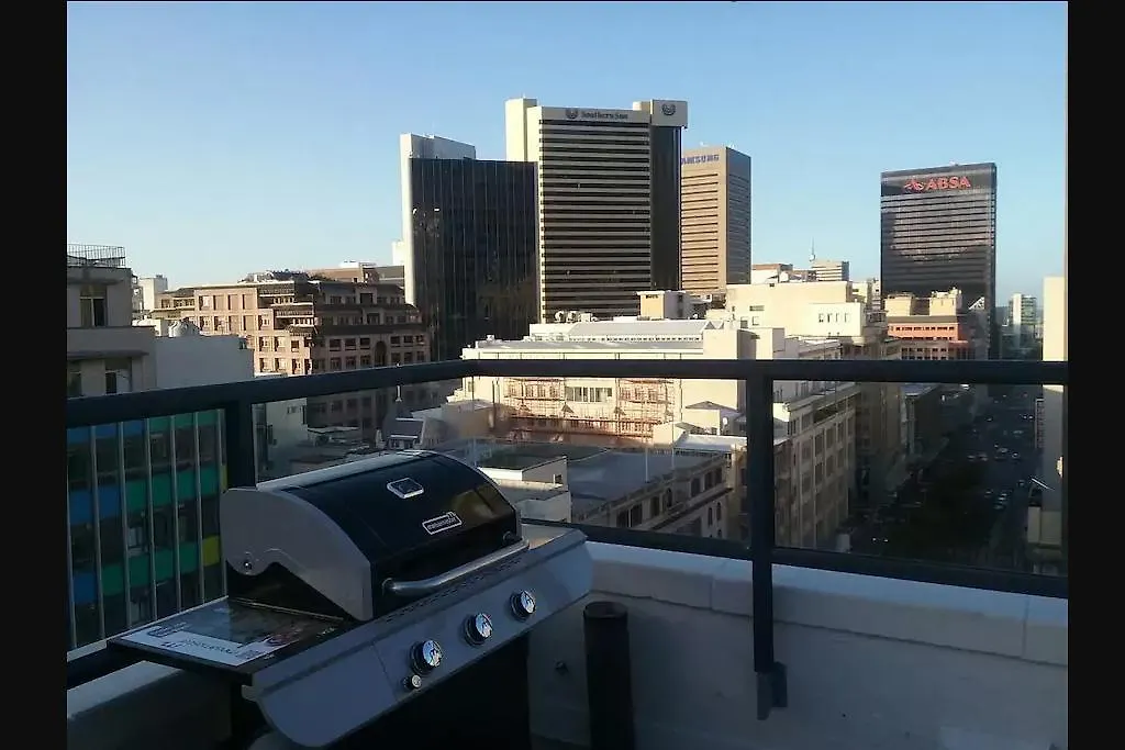 Adderley, Fantastic City Centre Pad - No Loadshedding Cape Town Daire